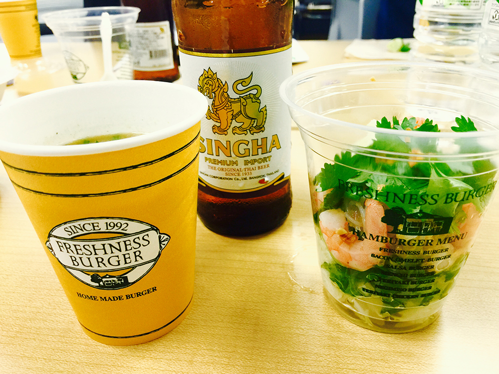 左:グリーンカレースープ/右:ヤムウンセンサラダ