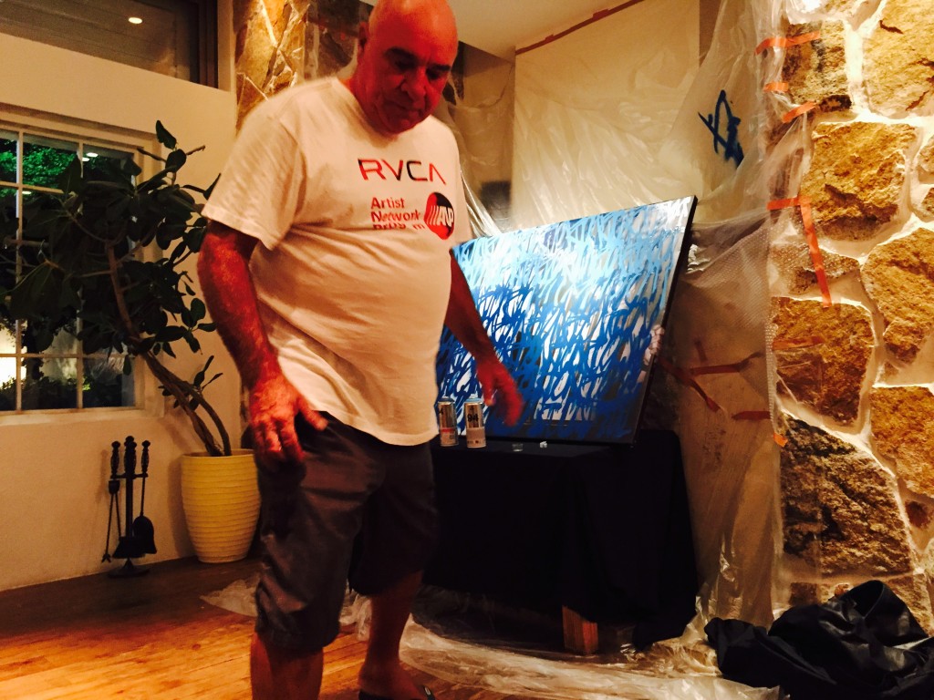 ライブペインティングを行うケビンアンセル