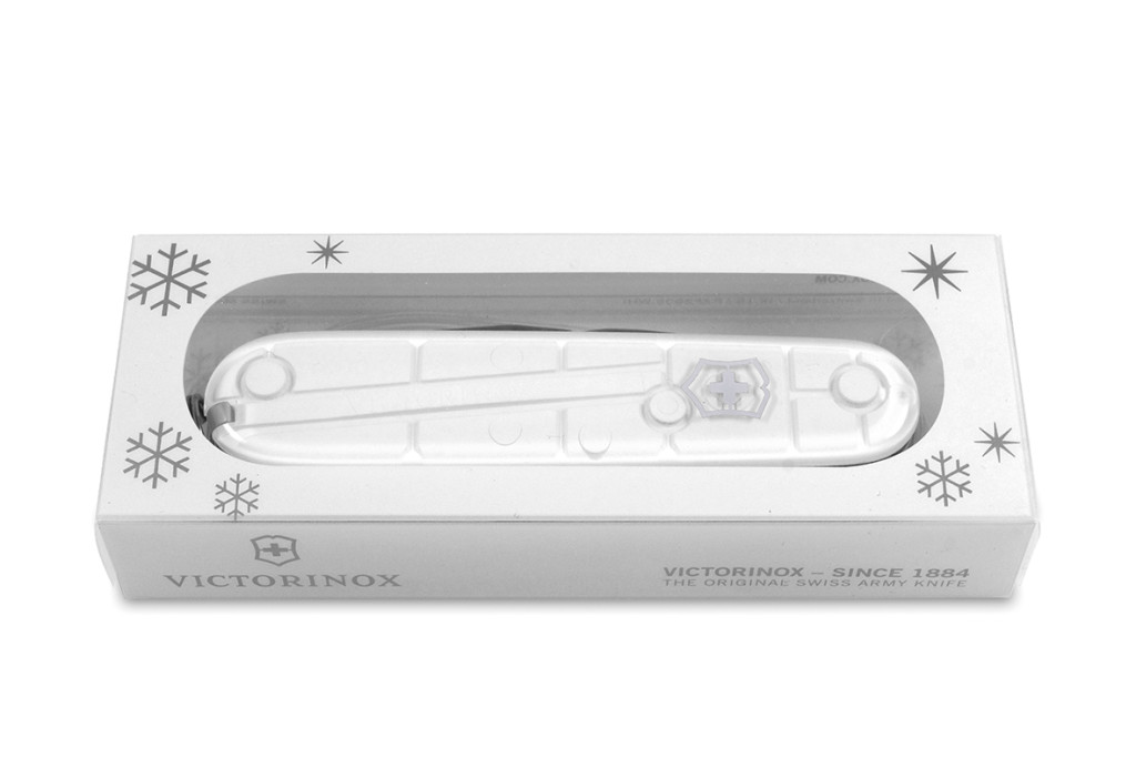 クリアホワイトのマルチツールが際立つスケルトンギフトボックスは、凛々しく美しい透明感があります。